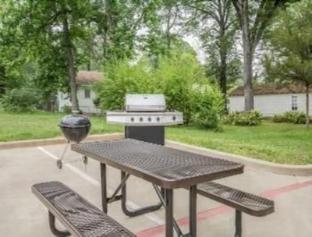 Super 8 by Wyndham Mansfield LA