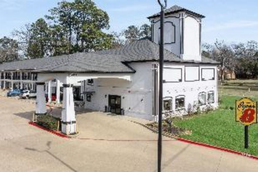 Super 8 by Wyndham Mansfield LA Main image