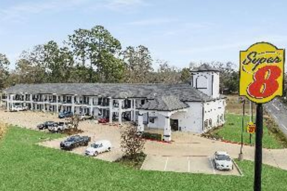 Super 8 by Wyndham Mansfield LA Main image