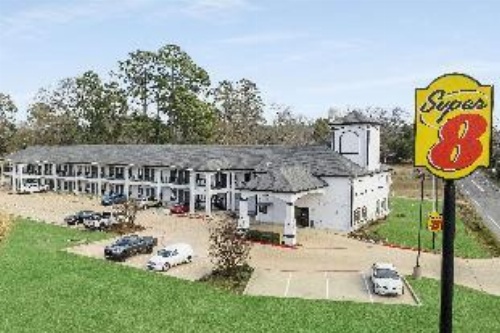 Super 8 by Wyndham Mansfield LA image 3