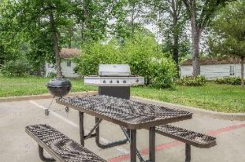 Super 8 by Wyndham Mansfield LA image 7