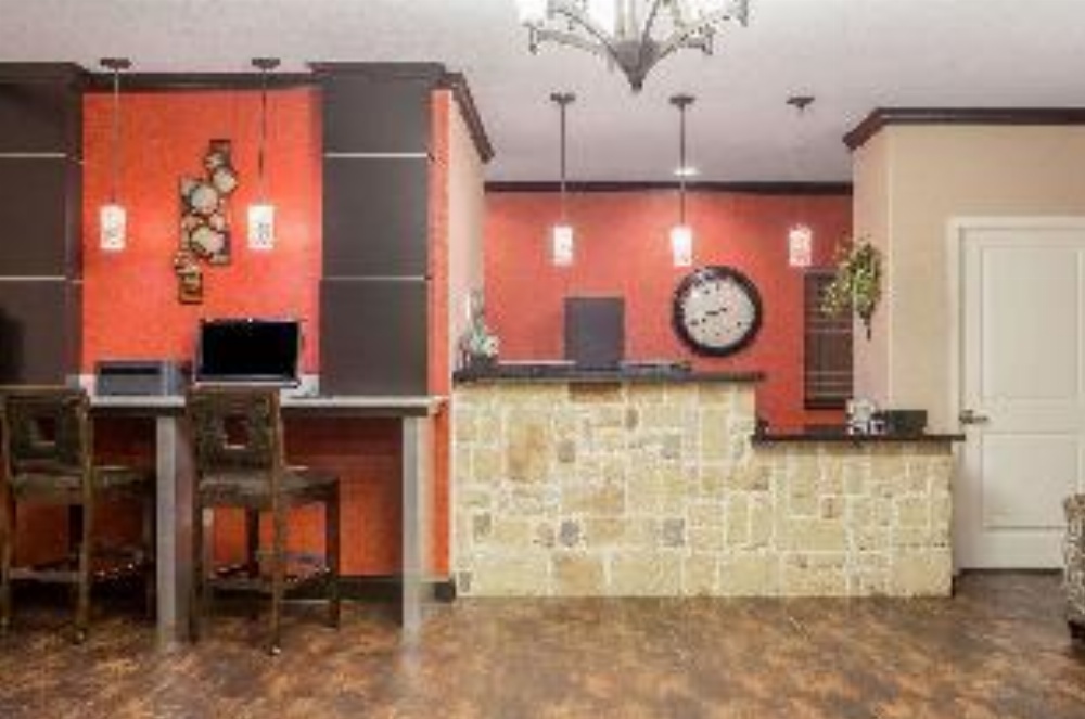 Super 8 by Wyndham Mansfield LA